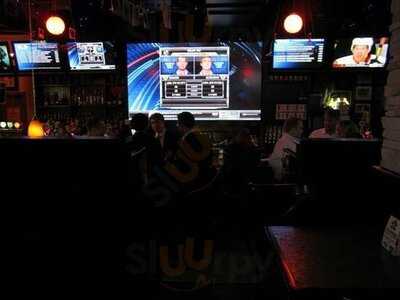 Hoops Sports Bar And Grille