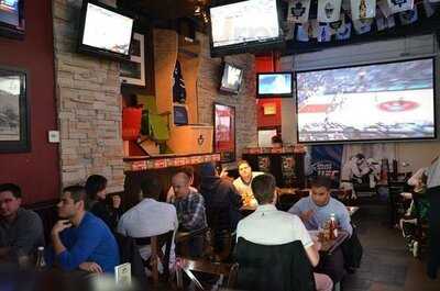 Hoops Sports Bar And Grille