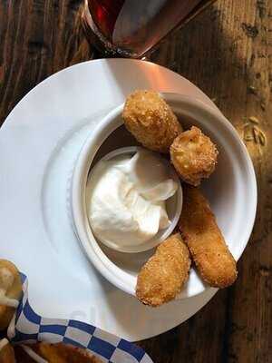 Route 3 Cellar Taproom & Grill