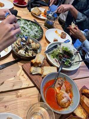 Una Pizza + Wine Bridegeland