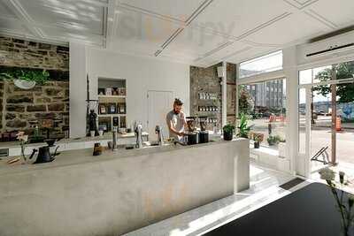 Faux Mouvement - Cafe De Course