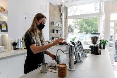 Faux Mouvement - Cafe De Course