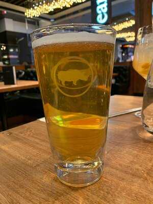 Earls Kitchen + Bar - West Edmonton Mall - Edmonton