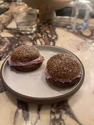 Henry's Restaurant & Wine Bar