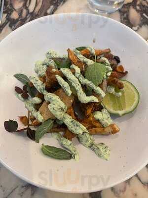 Henry's Restaurant & Wine Bar