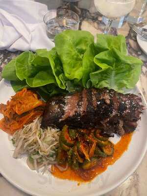 Henry's Restaurant & Wine Bar