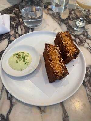 Henry's Restaurant & Wine Bar