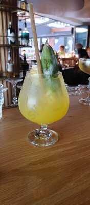 Muze Lounge & Terrasse