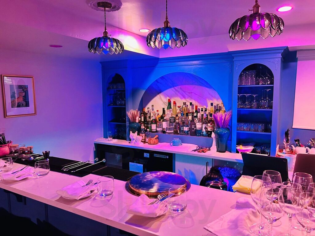 Vain In Versailles (viv)