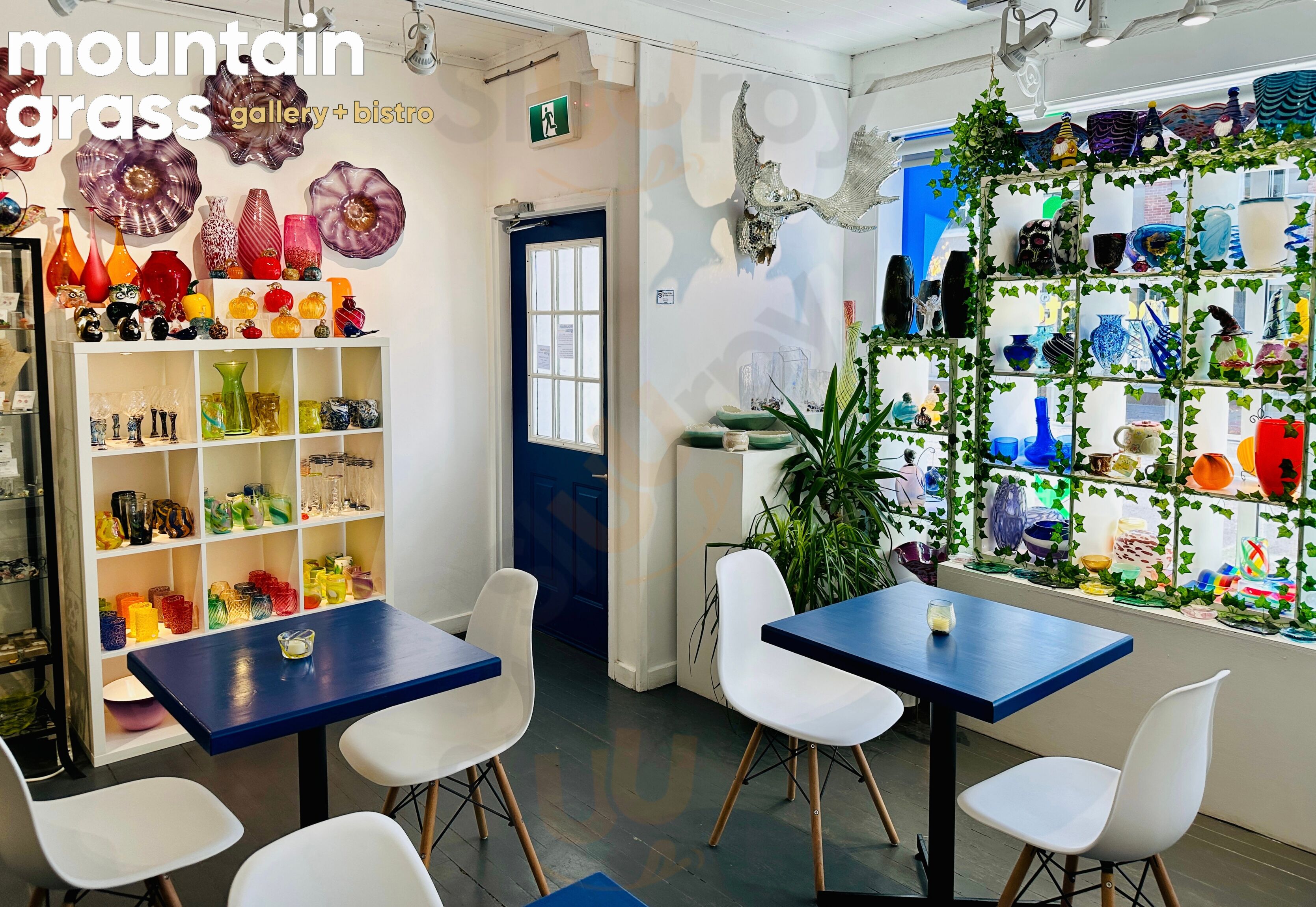 Mountain Grass Gallery And Bistro