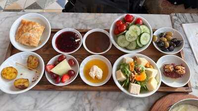 Mado Shops At Don Mills