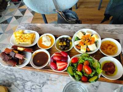 Mado Shops At Don Mills