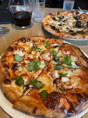 Earl's Kitchen And Bar