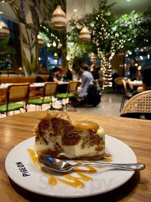 Pigeon Cafe & Bar - Mcgill