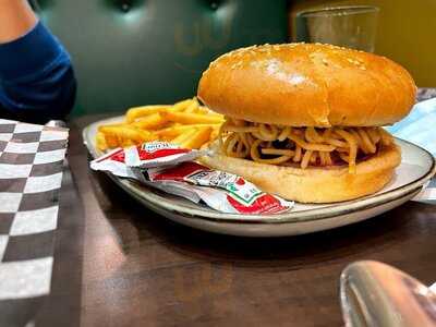 Garlic And Greens Kitchen And Bar