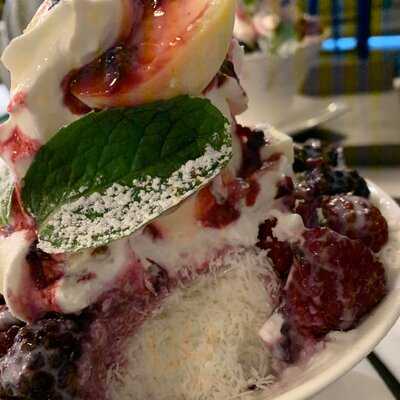 Snow & Moon Dessert Cafe