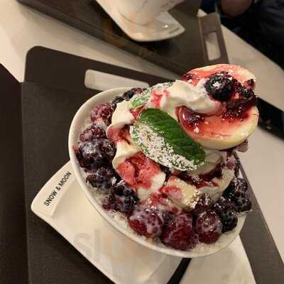 Snow & Moon Dessert Cafe
