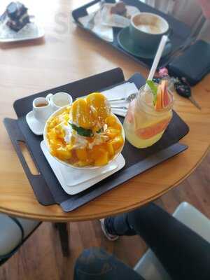 Snow & Moon Dessert Cafe