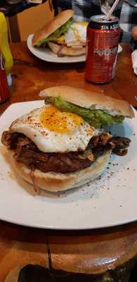 Ale's Sushi & Sandwich