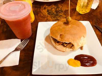 Ale's Sushi & Sandwich