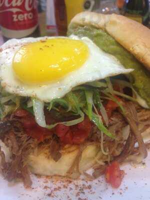 Ale's Sushi & Sandwich