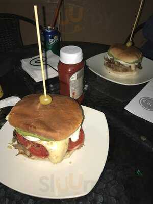 Ale's Sushi & Sandwich