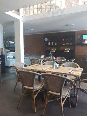 Purochile Restaurant, Pastelería Y Cafetería