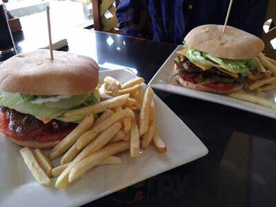 El 1 Uno Sandwich Resto Bar