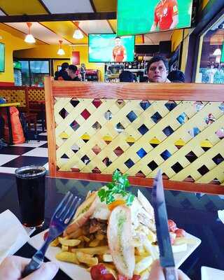 El 1 Uno Sandwich Resto Bar