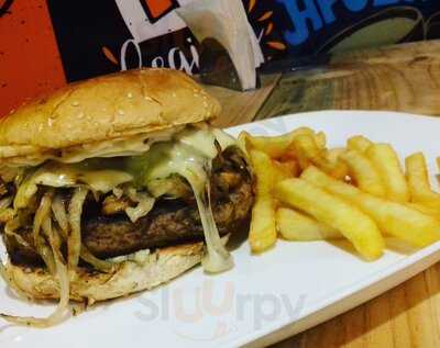 Ruta 832 Burger, Food & Drink