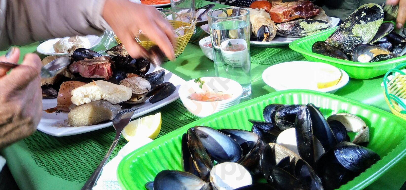 Curantos Y Asados Caleuche