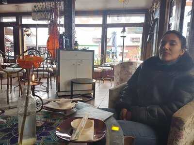 Dejavu Sushi & Lounge