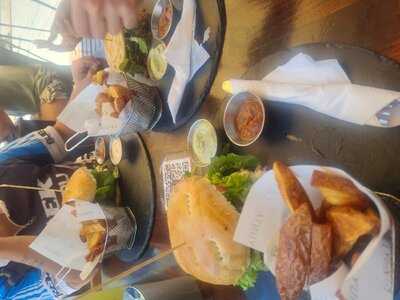 La Yunta, Sándwich & Bar