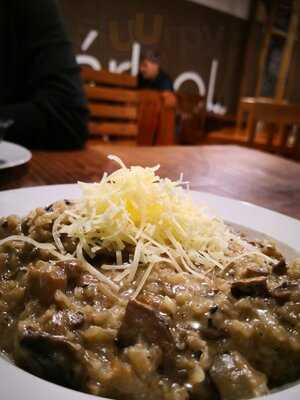 El Árbol Restaurant