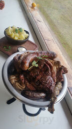 Tres Cuartos Parrilla Y Restobar