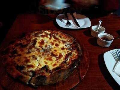 Clemenza, Pizza, Pasta & Cantina