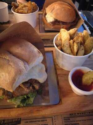 La Sanguchera Del Barrio Parque Arauco