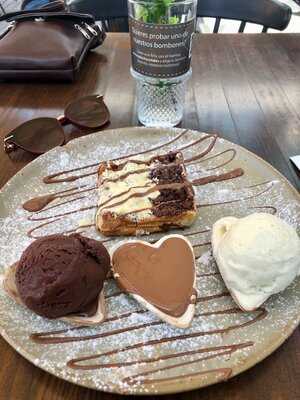 Brussels Heart Of Chocolate