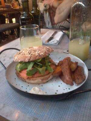 Danés, Bar & Restaurante