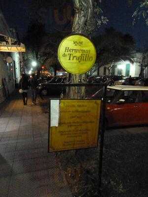 Hermanas De Trujillo
