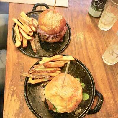 Amado 27 Bar & Cocina