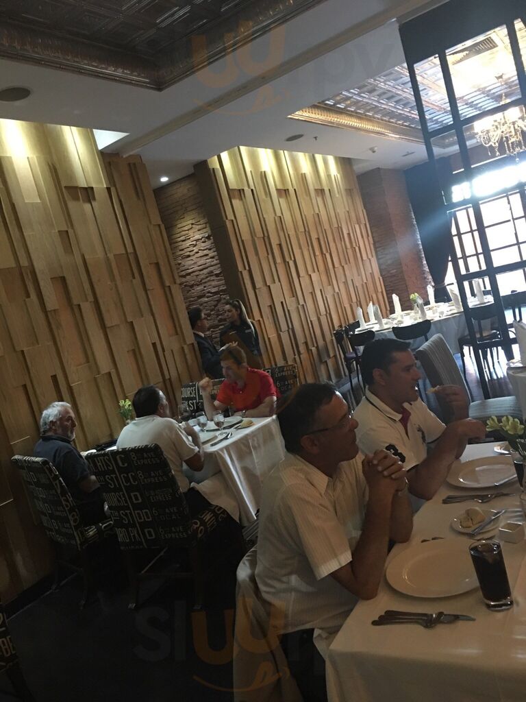 Beatles Bar - Hotel Radisson Ciudad Empresarial