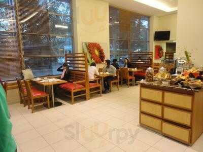 La Table Rouge Restaurant And Bar