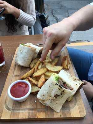 Tirana Sandwich