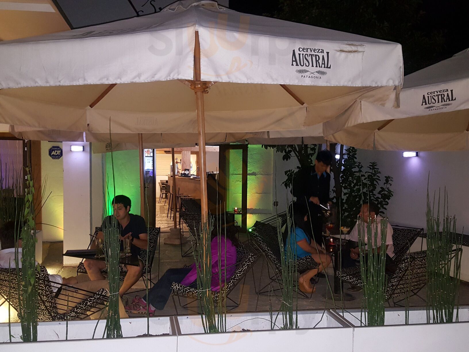 Syros Bar & Restaurant