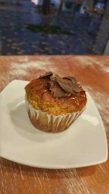 Del Brote Cafeteria Y Emporio