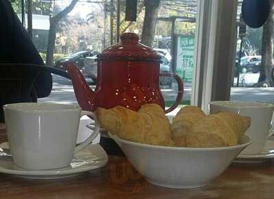 Del Brote Cafeteria Y Emporio