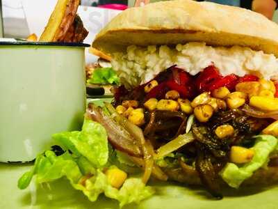 Sanguchería Casa Combi