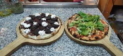 Manhattan Pizzas And Shakes