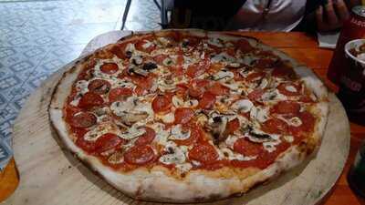 Manhattan Pizzas And Shakes